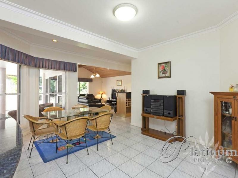 15 Troon Place, Carindale QLD 4152