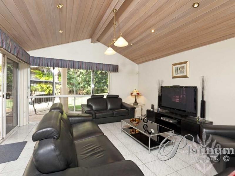 15 Troon Place, Carindale QLD 4152