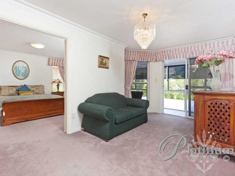 15 Troon Place, Carindale QLD 4152