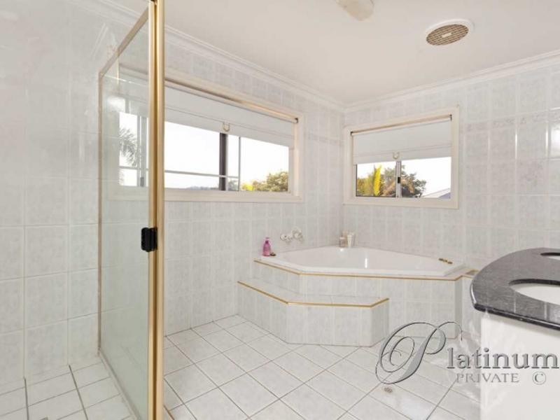 15 Troon Place, Carindale QLD 4152