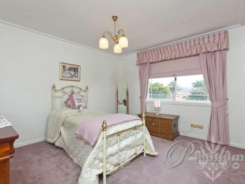 15 Troon Place, Carindale QLD 4152