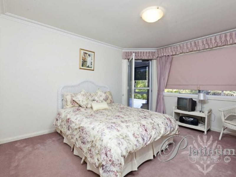 15 Troon Place, Carindale QLD 4152