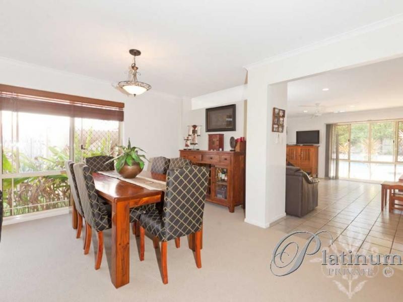 47 Holborn Crescent, Carindale QLD 4152