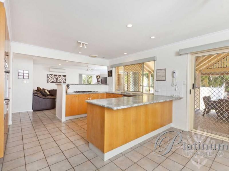 47 Holborn Crescent, Carindale QLD 4152