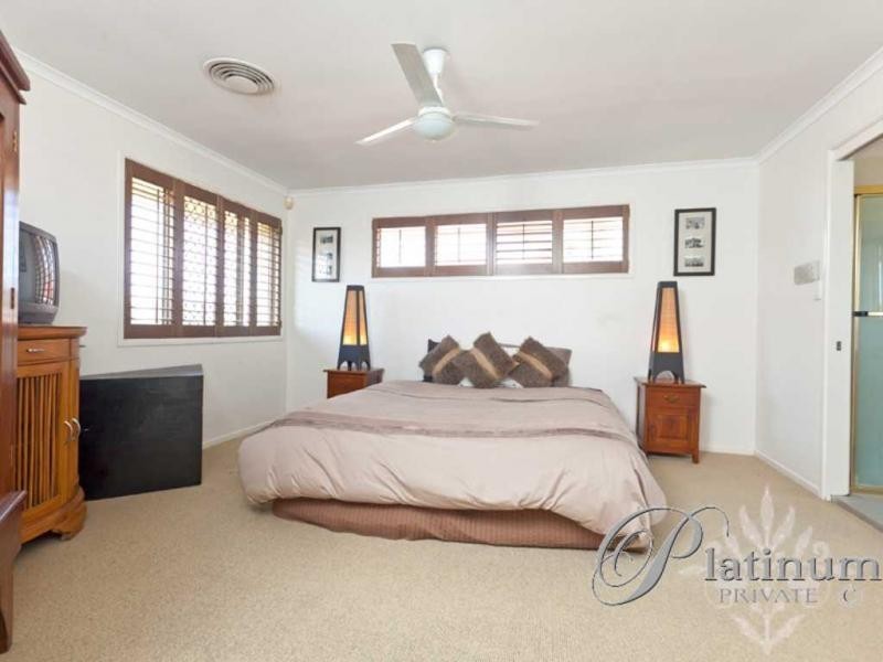 47 Holborn Crescent, Carindale QLD 4152