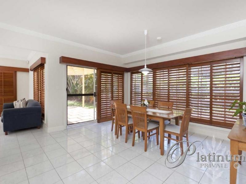 13 Pinehurst Place, Carindale QLD 4152