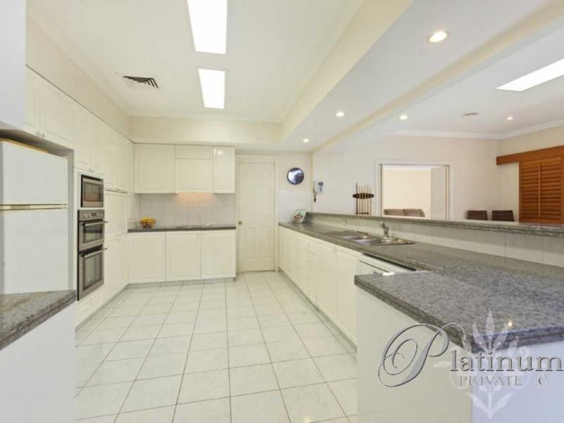13 Pinehurst Place, Carindale QLD 4152