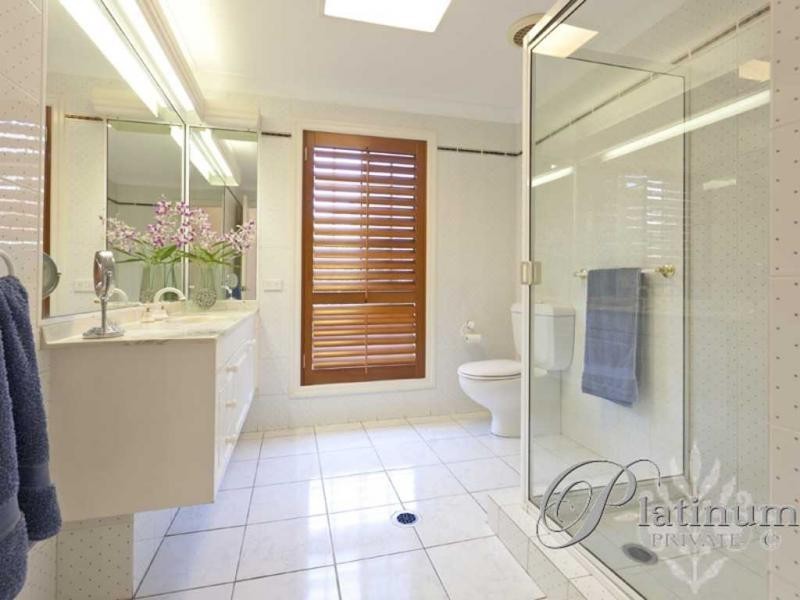 13 Pinehurst Place, Carindale QLD 4152
