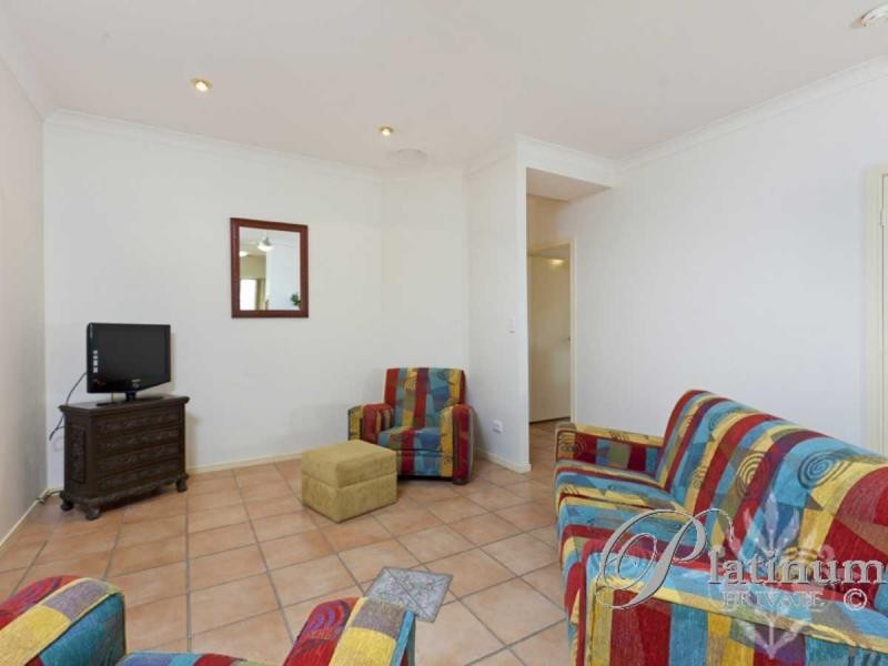 8 Barnstos Place, Carindale QLD 4152