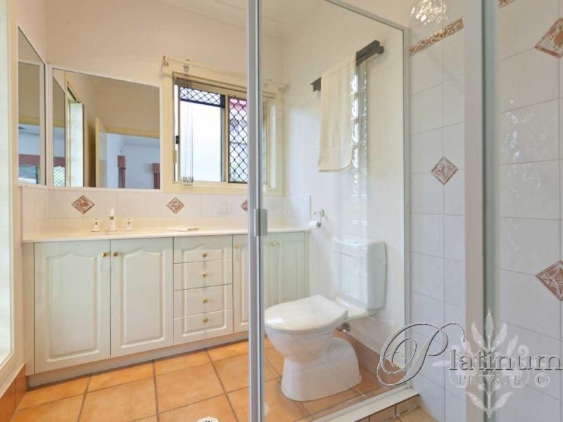 8 Barnstos Place, Carindale QLD 4152