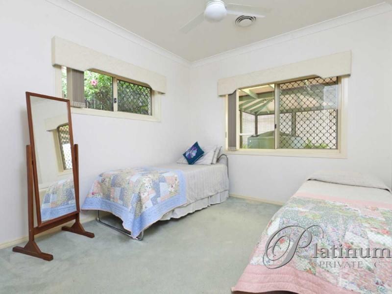 8 Barnstos Place, Carindale QLD 4152
