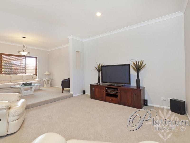 6 Kensington Close, Carindale QLD 4152