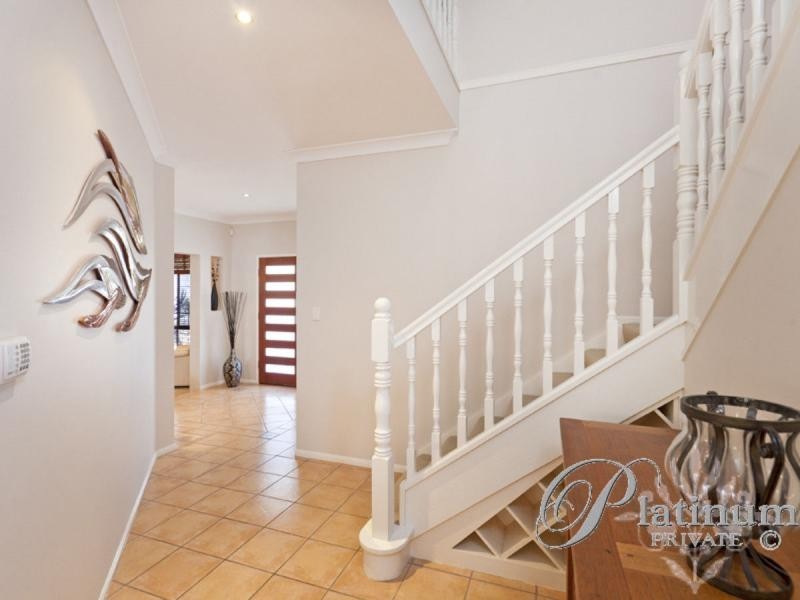 6 Kensington Close, Carindale QLD 4152