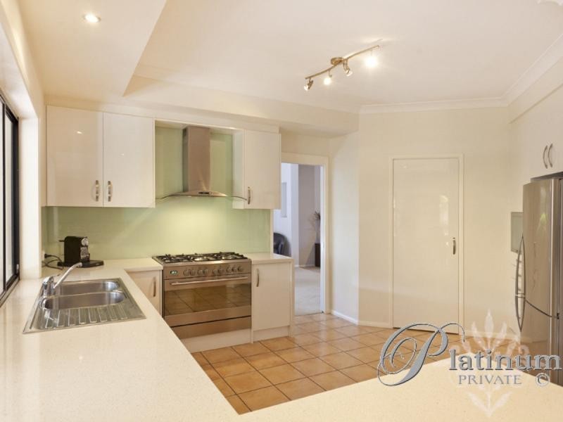 6 Kensington Close, Carindale QLD 4152