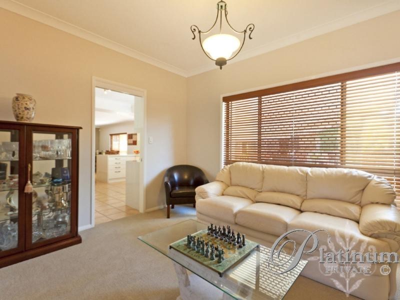6 Kensington Close, Carindale QLD 4152