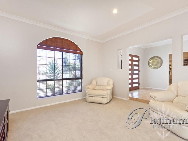 6 Kensington Close, Carindale QLD 4152