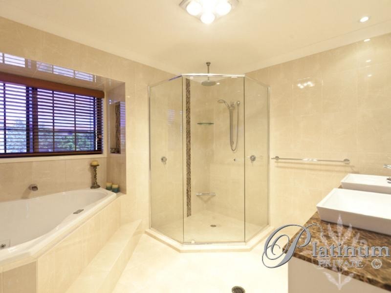 6 Kensington Close, Carindale QLD 4152