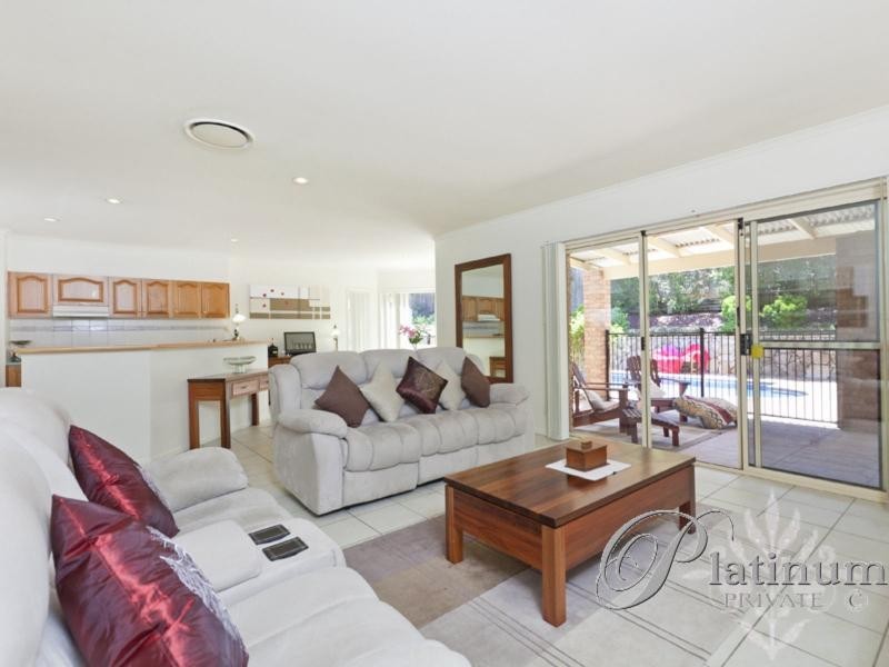 27 Coventry Circuit, Carindale QLD 4152