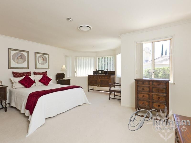 27 Coventry Circuit, Carindale QLD 4152