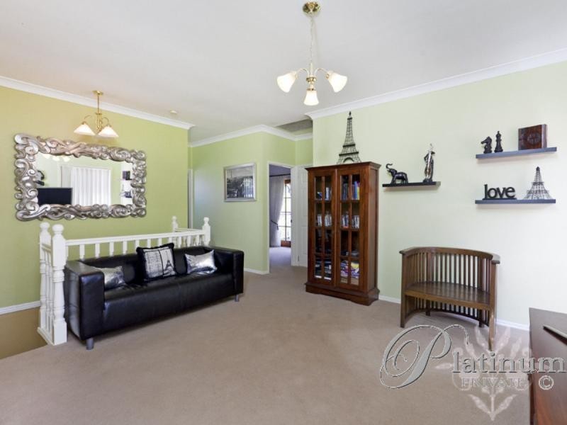33 Van Gogh Place, Mackenzie QLD 4156