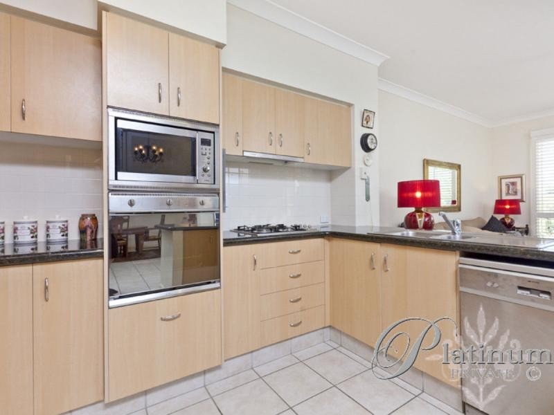 52 Flame Tree Crescent, Carindale QLD 4152