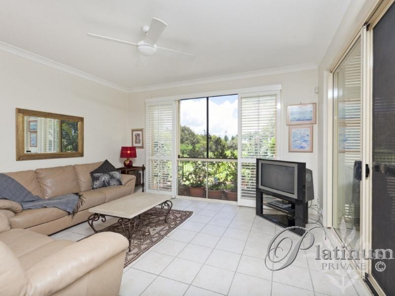 52 Flame Tree Crescent, Carindale QLD 4152
