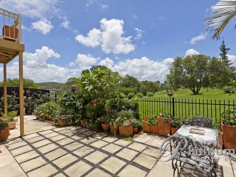 52 Flame Tree Crescent, Carindale QLD 4152