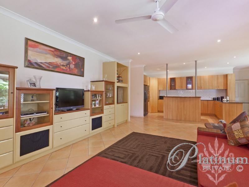 72 Amersham Crescent, Carindale QLD 4152