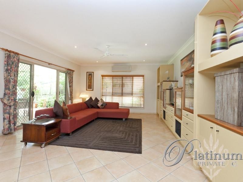 72 Amersham Crescent, Carindale QLD 4152
