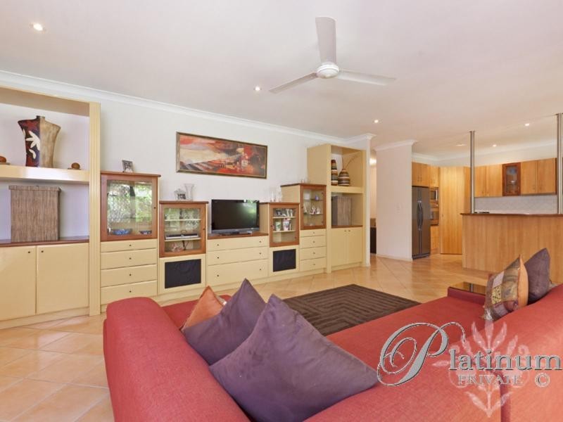 72 Amersham Crescent, Carindale QLD 4152