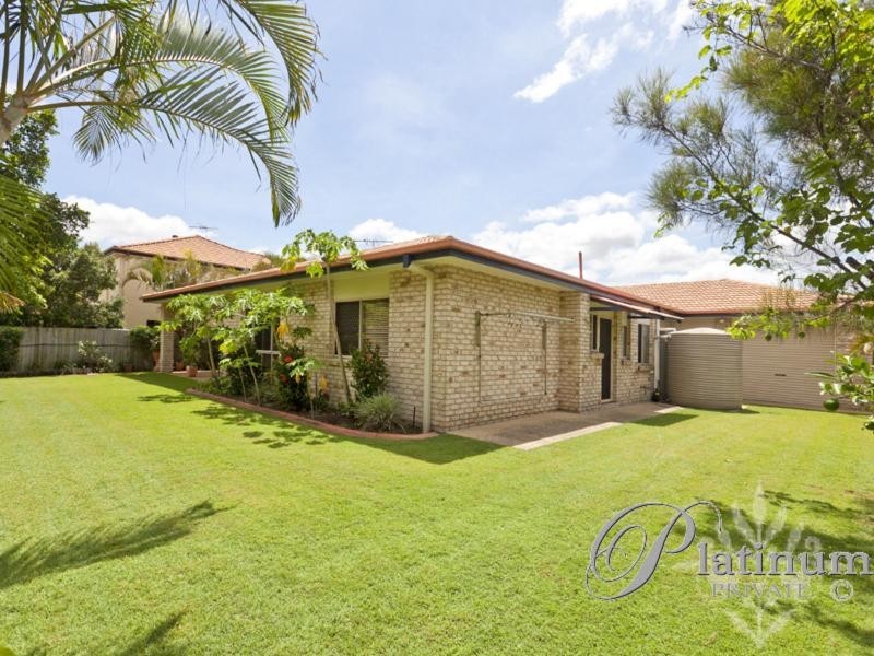 72 Amersham Crescent, Carindale QLD 4152