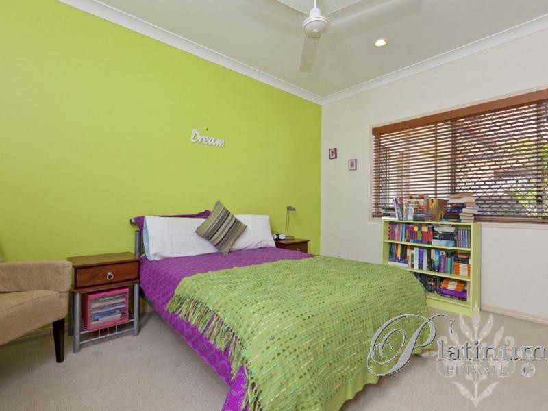 72 Amersham Crescent, Carindale QLD 4152