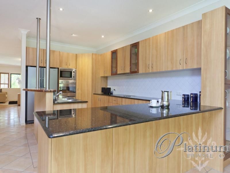 72 Amersham Crescent, Carindale QLD 4152