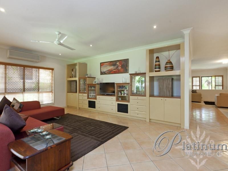 72 Amersham Crescent, Carindale QLD 4152