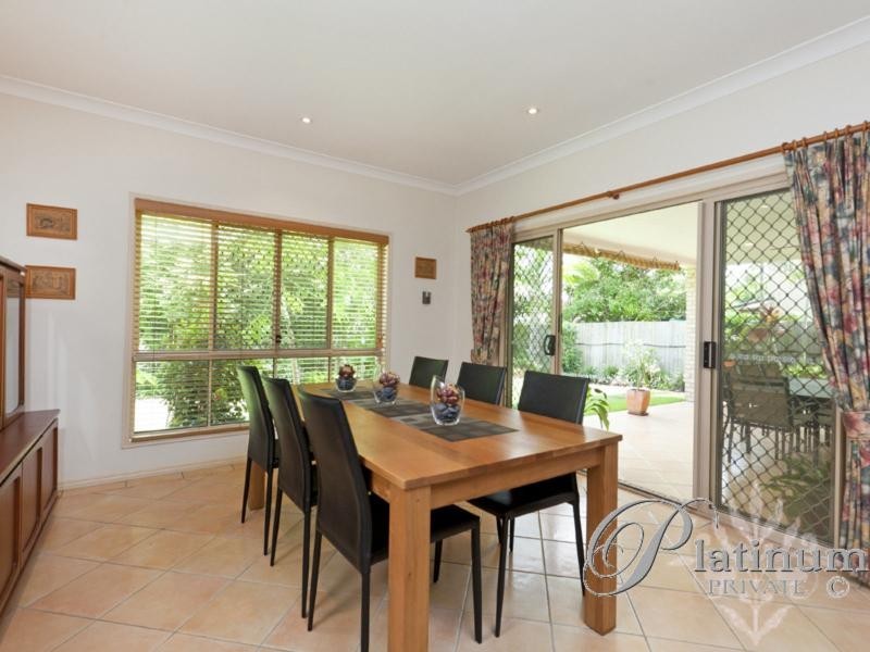 72 Amersham Crescent, Carindale QLD 4152