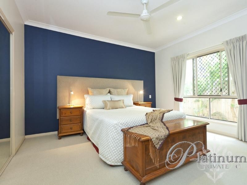 72 Amersham Crescent, Carindale QLD 4152
