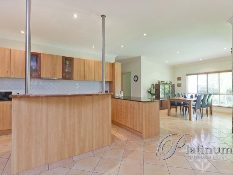 72 Amersham Crescent, Carindale QLD 4152
