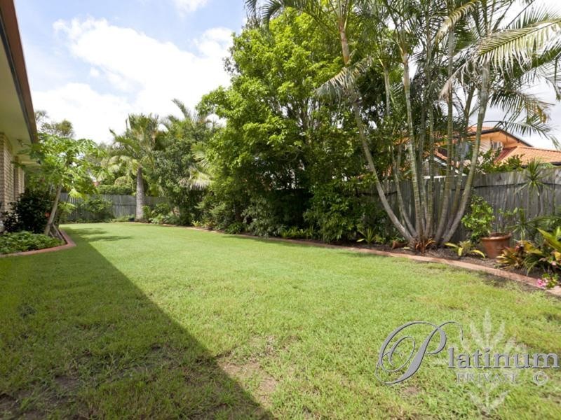 72 Amersham Crescent, Carindale QLD 4152