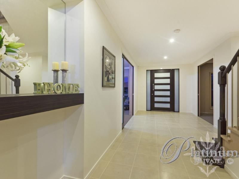 3 Kingham Place, Carindale QLD 4152