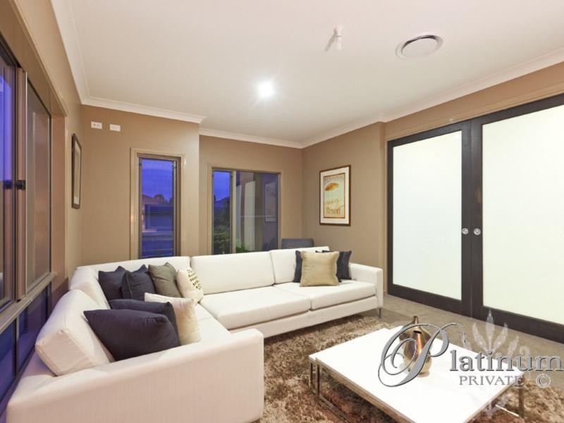 3 Kingham Place, Carindale QLD 4152