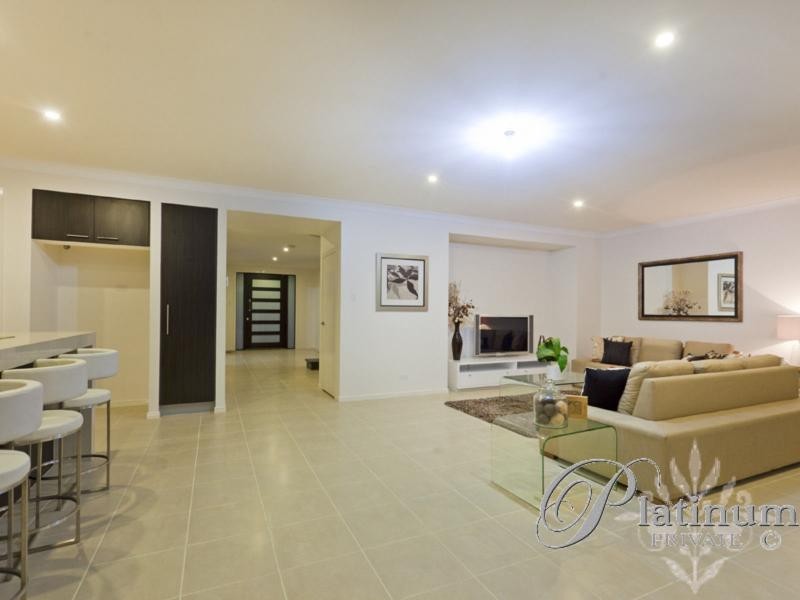 3 Kingham Place, Carindale QLD 4152