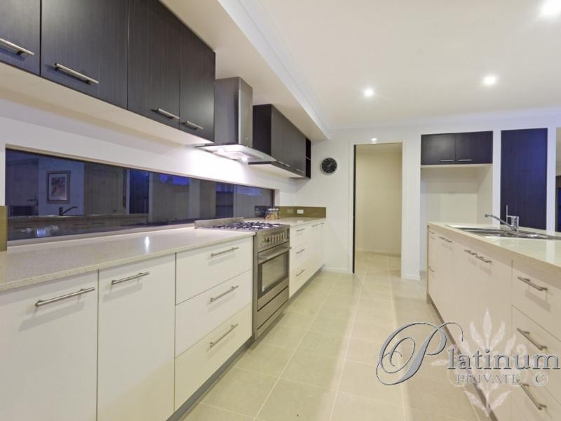 3 Kingham Place, Carindale QLD 4152