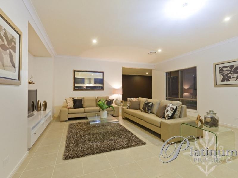 3 Kingham Place, Carindale QLD 4152