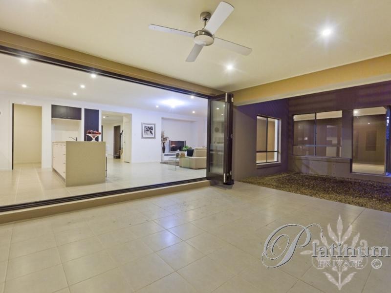 3 Kingham Place, Carindale QLD 4152