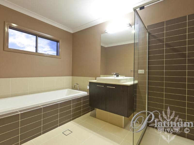 3 Kingham Place, Carindale QLD 4152