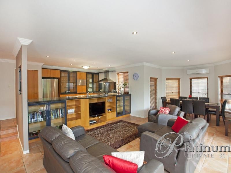 110 Cribb Road, Carindale QLD 4152