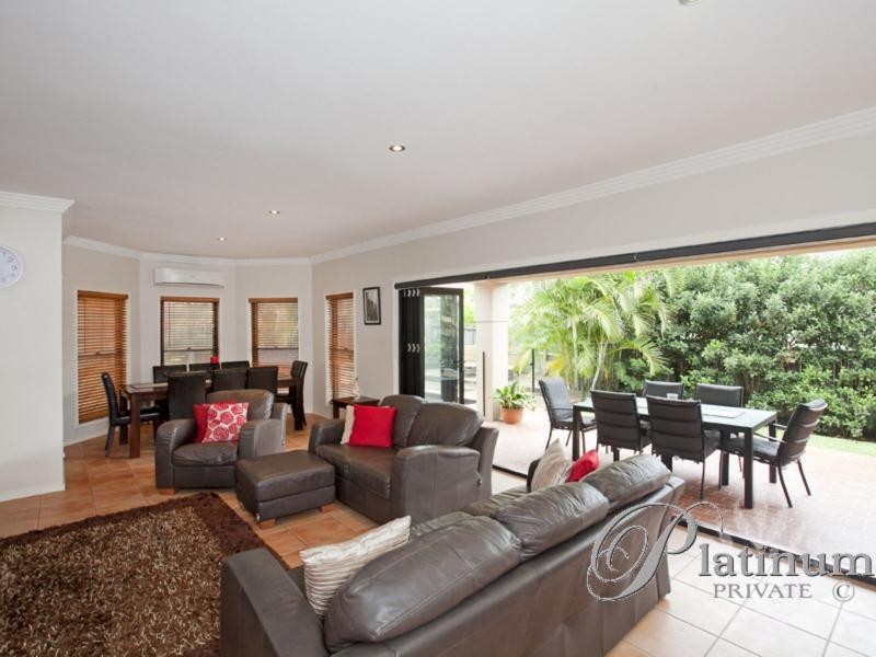 110 Cribb Road, Carindale QLD 4152