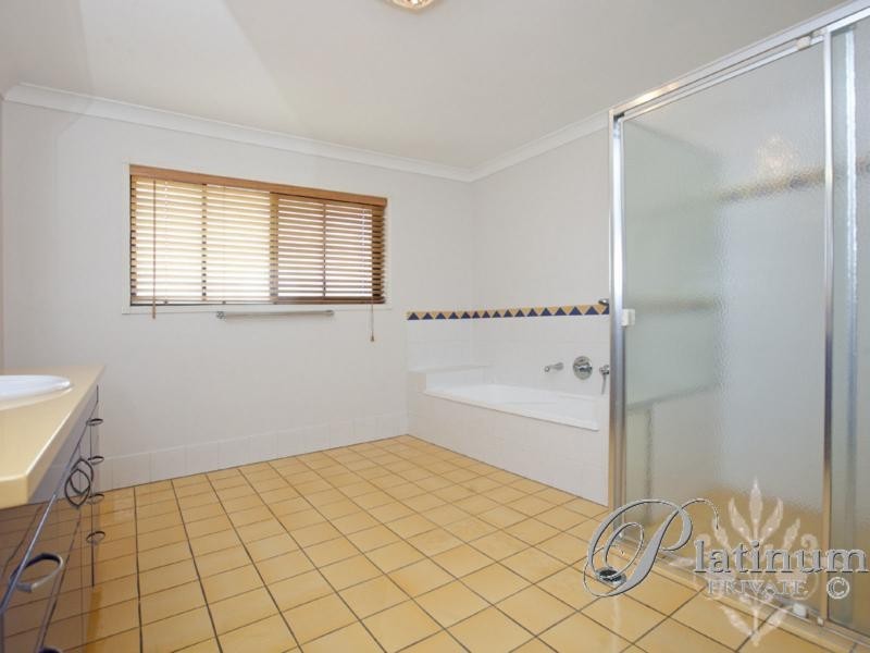 110 Cribb Road, Carindale QLD 4152