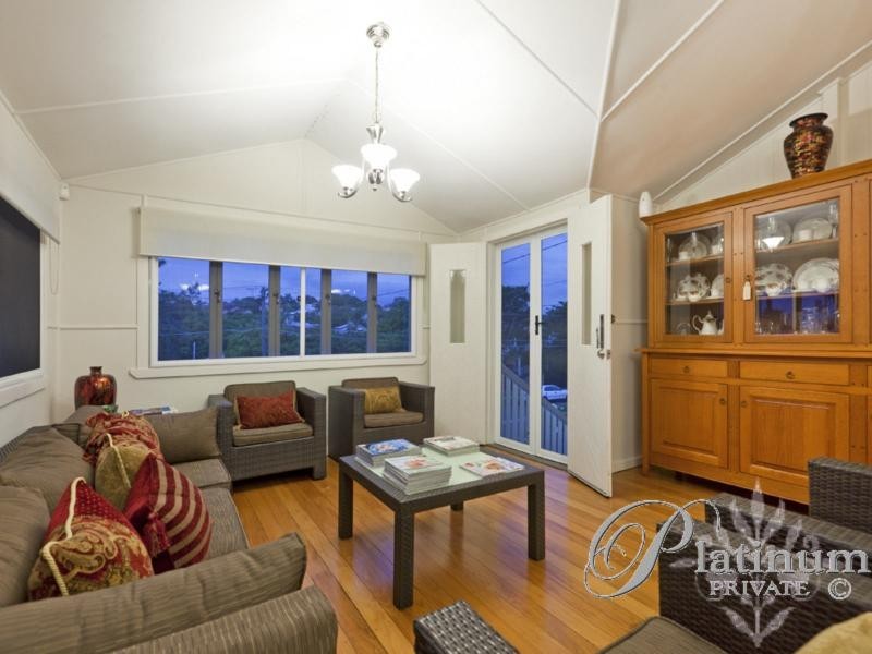 82 Pembroke Road, Coorparoo QLD 4151