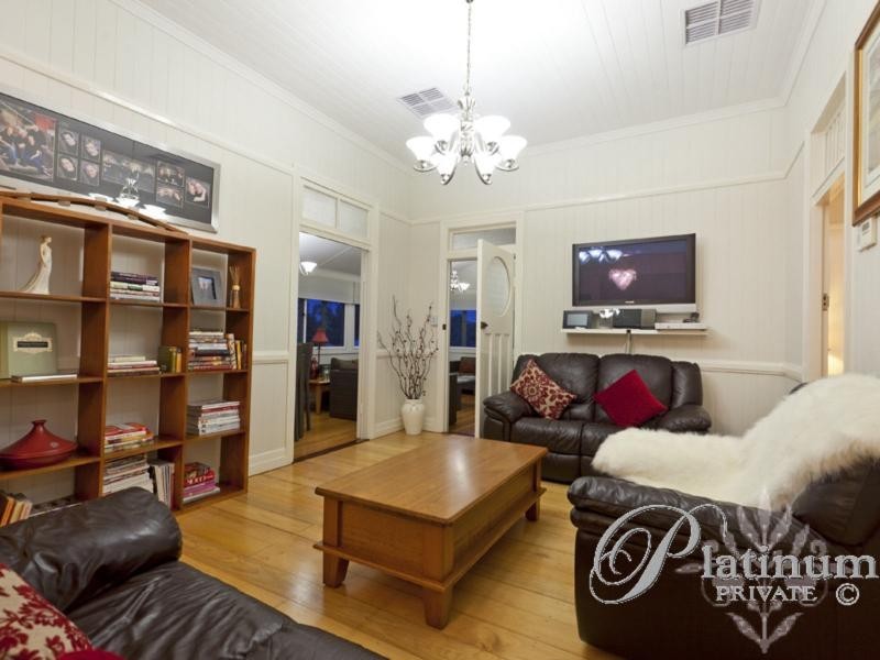 82 Pembroke Road, Coorparoo QLD 4151